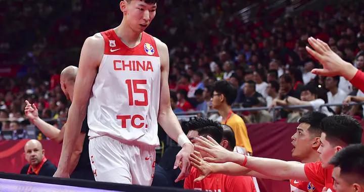 老杨头犯难了，我不会赶马车啊……杨华忠道：我来。